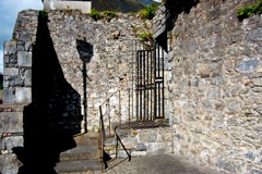 GB2115.gate.wall.1